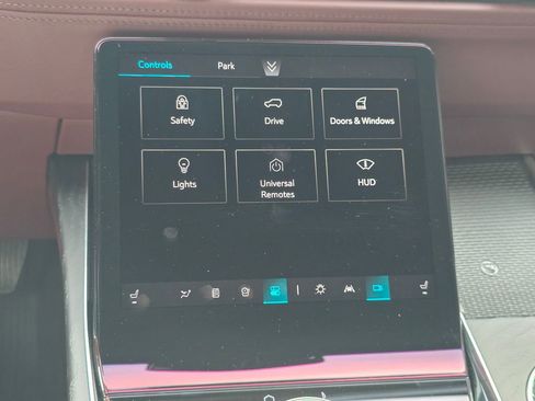 Used 2025 Cadillac Escalade ESV Sport w/ LPO, ONYX Package AWD/4WD image 32
