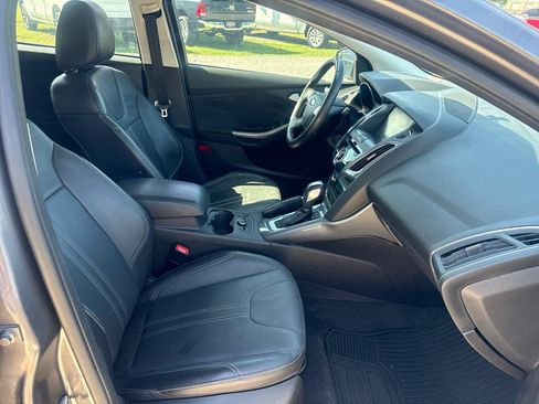 Used 2014 Ford Focus Titanium FWD image 19