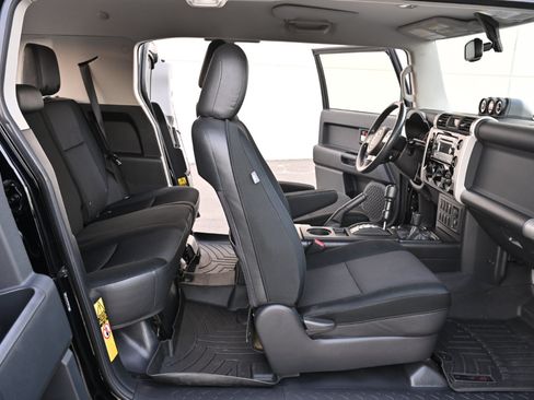 Used 2011 Toyota FJ Cruiser 4WD w/ Convenience Pkg image 14