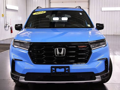 Used 2024 Honda Pilot TrailSport image 2