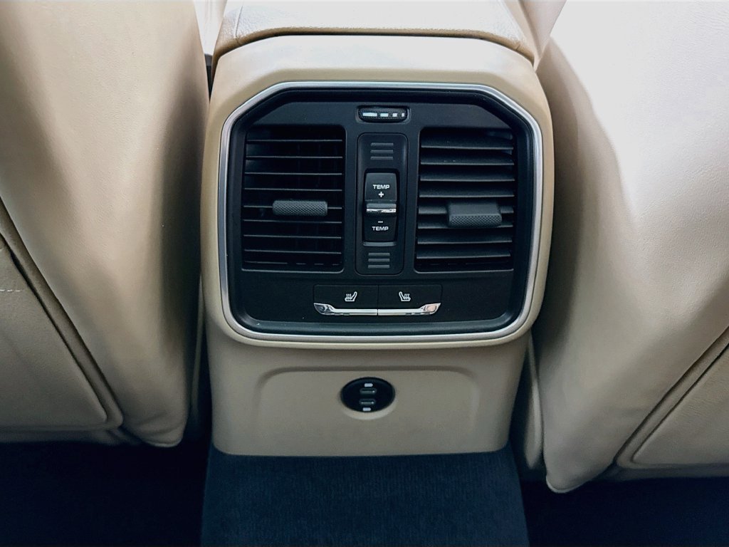 Certified 2025 Porsche Macan AWD/4WD image 27