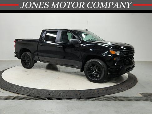 Used 2023 Chevrolet Silverado 1500 Custom AWD/4WD image 1