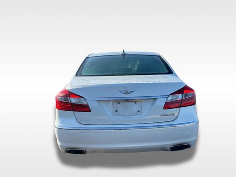 Used 2012 Hyundai Genesis 3.8 w/ Premium Pkg RWD image 6