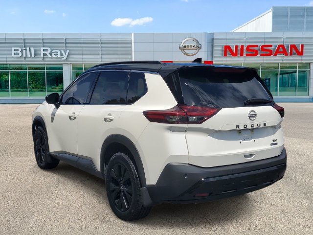Used 2023 Nissan Rogue SV w/ SV Premium B Package FWD image 3