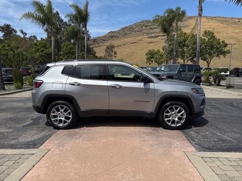 Used 2022 Jeep Compass Latitude w/ Sun and Sound Group AWD/4WD image 7