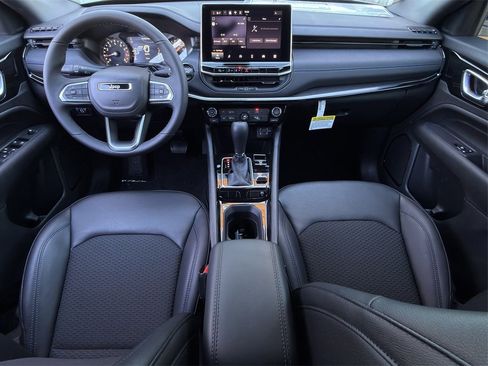 New 2026 Jeep Compass Latitude image 10