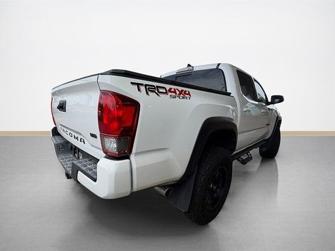 Used 2017 Toyota Tacoma TRD Sport w/ Tow Package (A/T) AWD/4WD image 4
