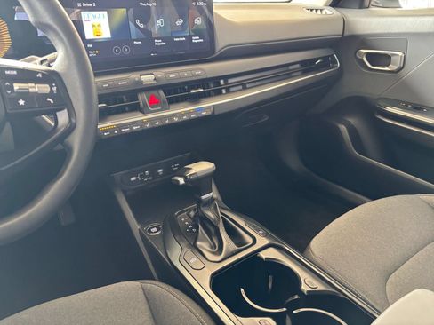 Used 2025 Kia K4 FWD image 35