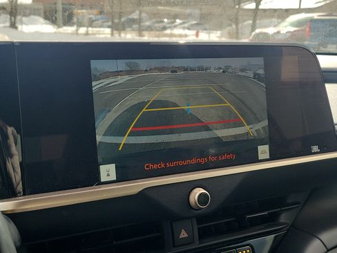 Used 2023 Toyota Crown Limited image 27