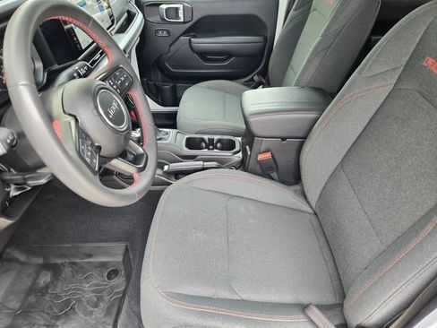 Used 2024 Jeep Gladiator Rubicon AWD/4WD image 16