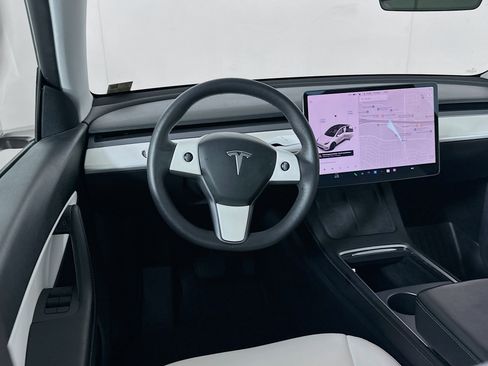 Used 2021 Tesla Model Y Long Range image 16