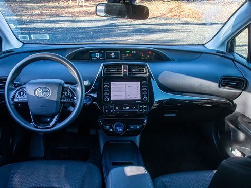 Used 2022 Toyota Prius LE image 15