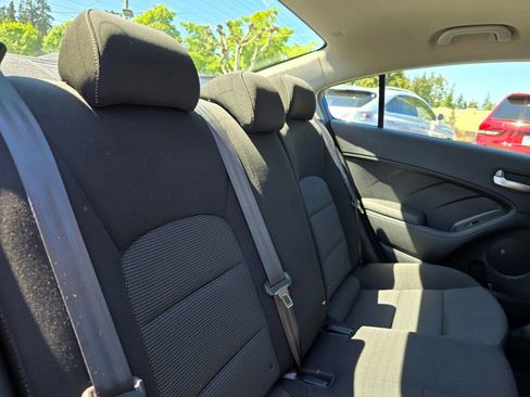 Used 2017 Kia Forte LX FWD image 7