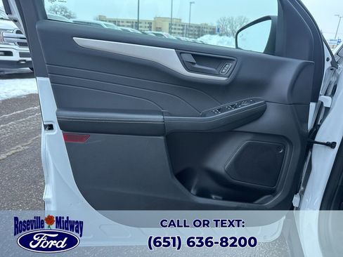 Used 2022 Ford Escape SE w/ Cold Weather Package image 27