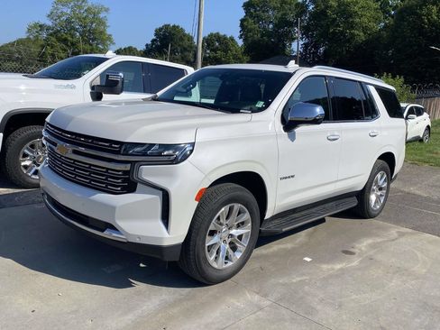 Used 2021 Chevrolet Tahoe Premier w/ Premium Package RWD image 3