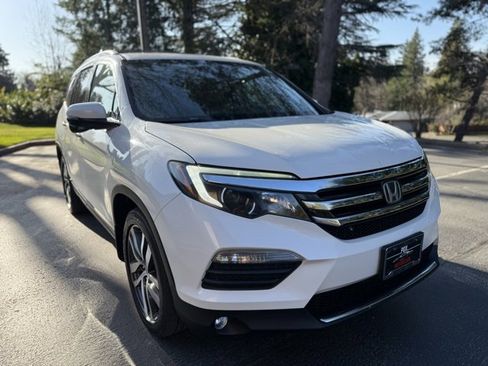Used 2018 Honda Pilot Touring image 3