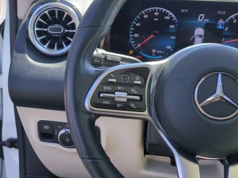 Used 2023 Mercedes-Benz GLB 250 image 18