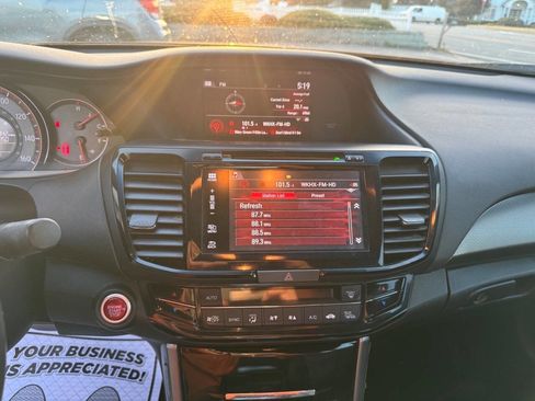 Used 2017 Honda Accord EX-L image 18