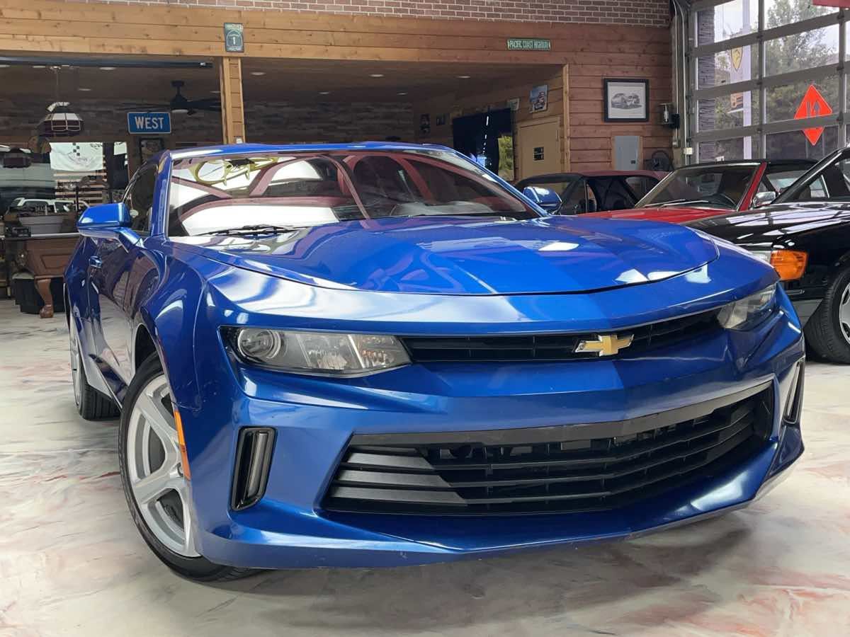Used 2016 Chevrolet Camaro LT RWD image 4