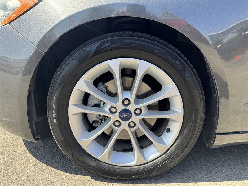 Used 2019 Ford Fusion SE FWD image 6