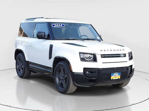 Used 2024 Land Rover Defender 90 X-Dynamic SE image 3