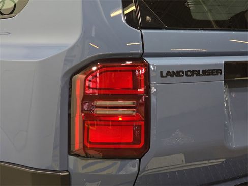 Used 2025 Toyota Land Cruiser image 34