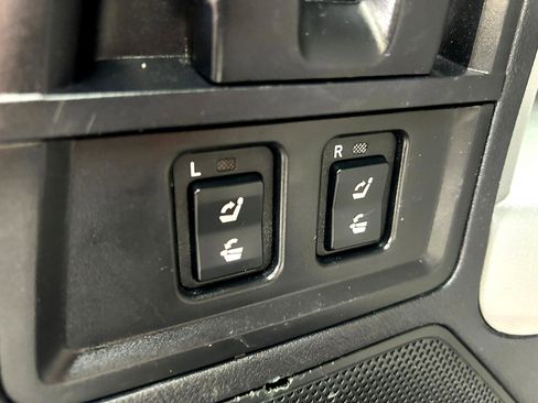 Used 2014 Toyota Sequoia Platinum image 21