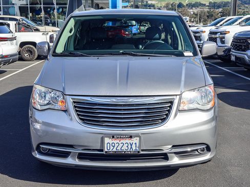 Used 2016 Chrysler Town & Country Touring w/ Driver Convenience Group image 20