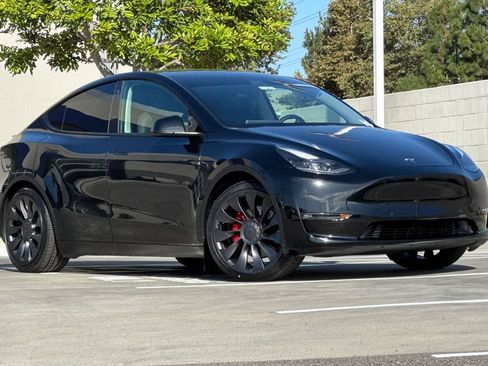 Used 2022 Tesla Model Y Performance AWD/4WD image 2