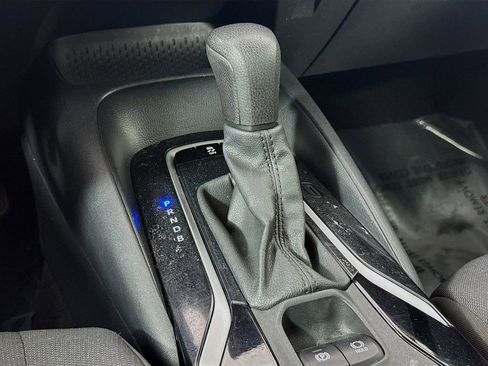 Used 2022 Toyota Corolla LE image 23