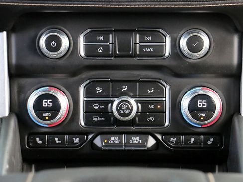 Used 2023 GMC Yukon SLT image 33