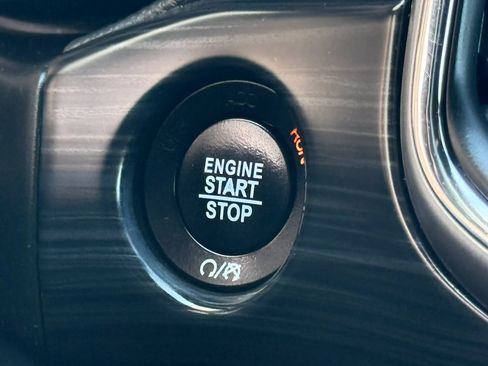 Used 2019 Jeep Grand Cherokee Laredo AWD/4WD image 34