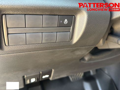 Used 2023 Nissan Kicks SR FWD image 11