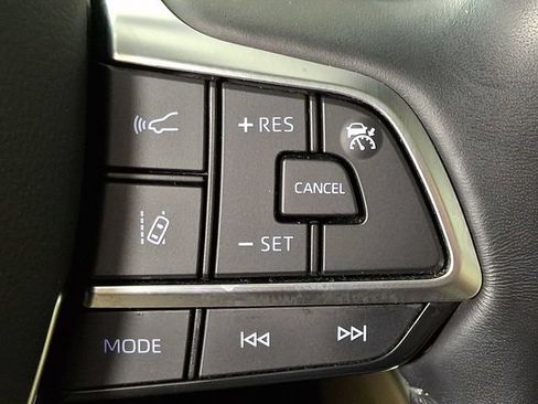 Used 2020 Toyota Highlander XLE AWD/4WD image 22