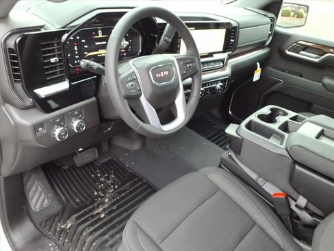New 2026 GMC Sierra 1500 SLE w/ Preferred Package image 4