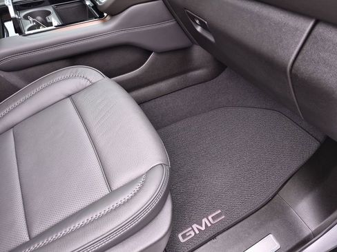 Used 2026 GMC Yukon Denali w/ Denali Reserve Package image 41