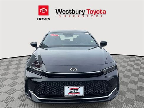 Used 2023 Toyota Crown Limited image 3