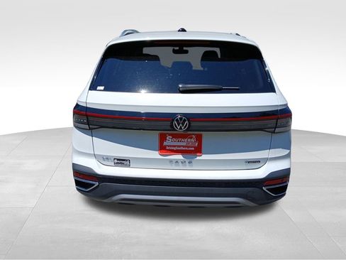 New 2025 Volkswagen Taos SEL image 4