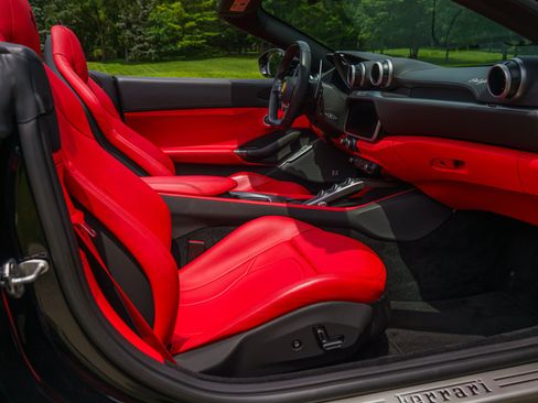 Used 2019 Ferrari Portofino RWD image 47