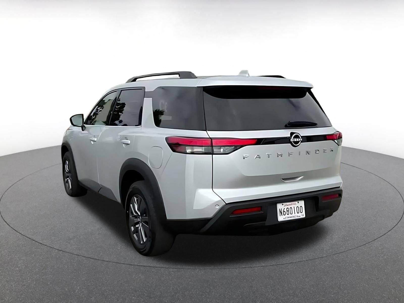 Used 2025 Nissan Pathfinder SV FWD image 10