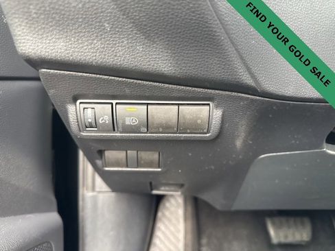 Used 2025 Toyota Corolla Cross LE image 20