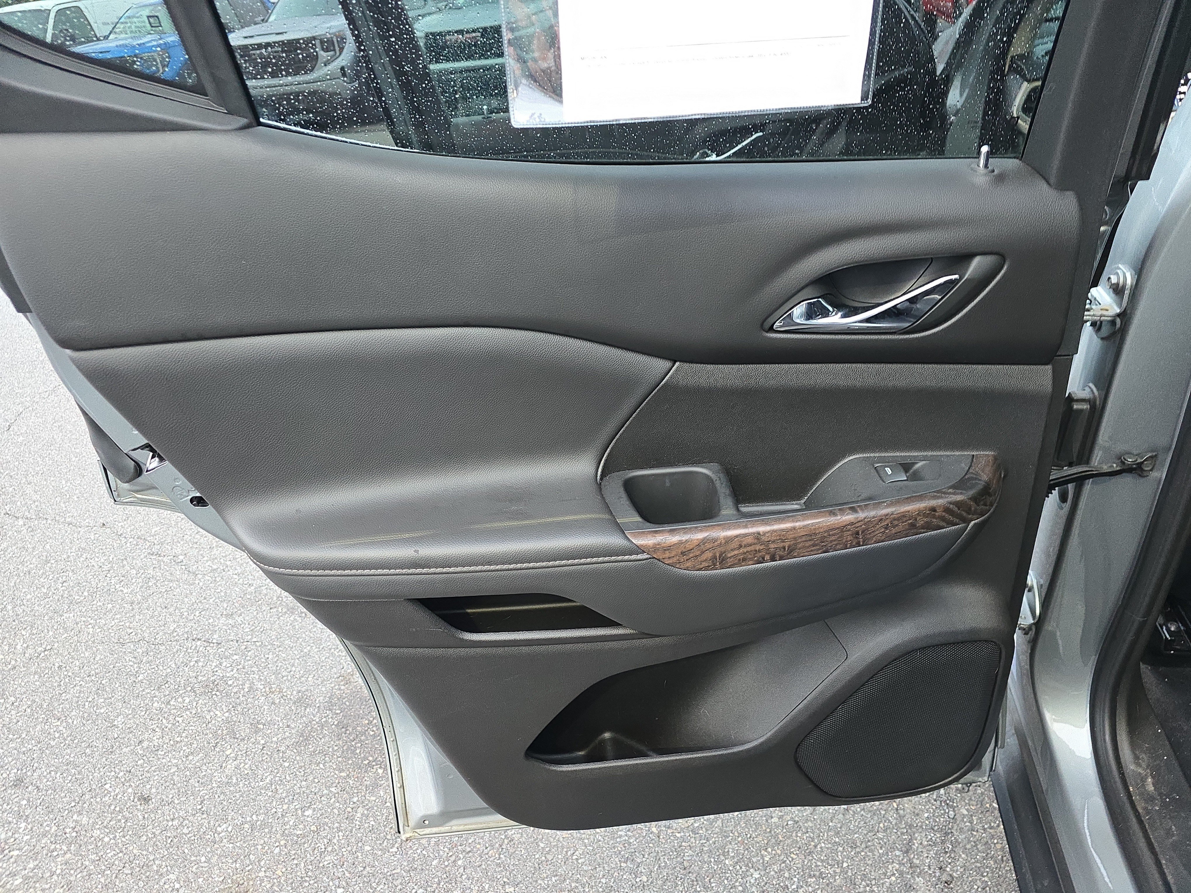 Used 2023 GMC Acadia Denali w/ Denali Technology Package AWD/4WD image 17