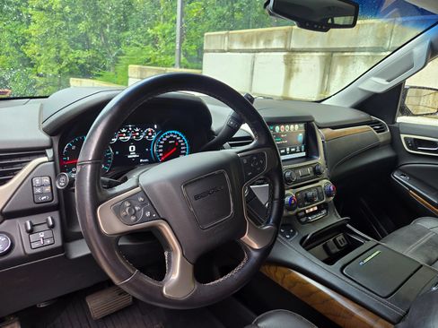 Used 2020 GMC Yukon Denali w/ Denali Ultimate Package AWD/4WD image 3