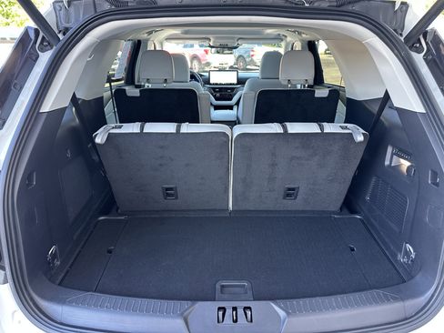 Used 2025 Ford Explorer Platinum w/ LUX Leather Package AWD/4WD image 7