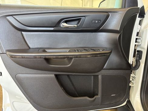 Used 2014 GMC Acadia SLT image 13