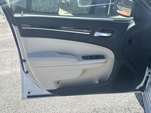 Used 2023 Chrysler 300 Touring w/ Sport Appearance Package image 9