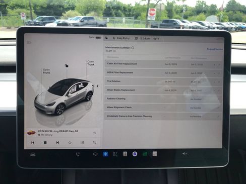 Used 2022 Tesla Model Y Long Range AWD/4WD image 32