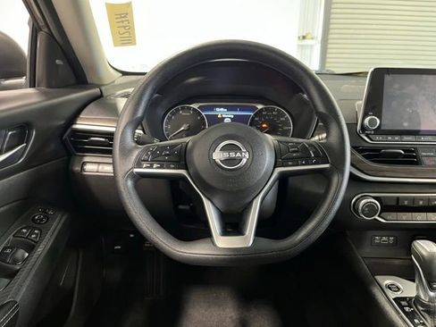 Used 2024 Nissan Altima 2.5 SV FWD image 20