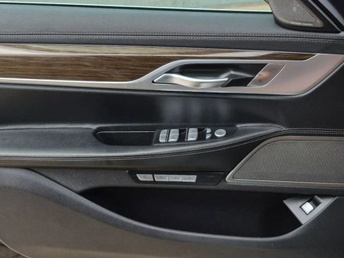 Used 2018 BMW 740i RWD image 10