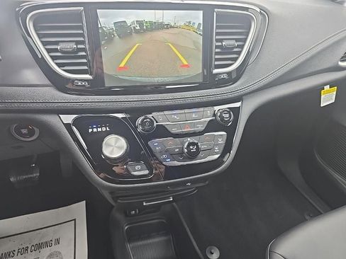 New 2026 Chrysler Pacifica Select image 26